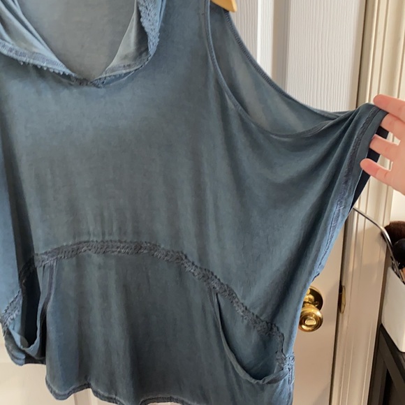 POL FADED BLUE WASH COLD SHOULDER TUNIC SIZE MEDIUM - Picture 6 of 8
